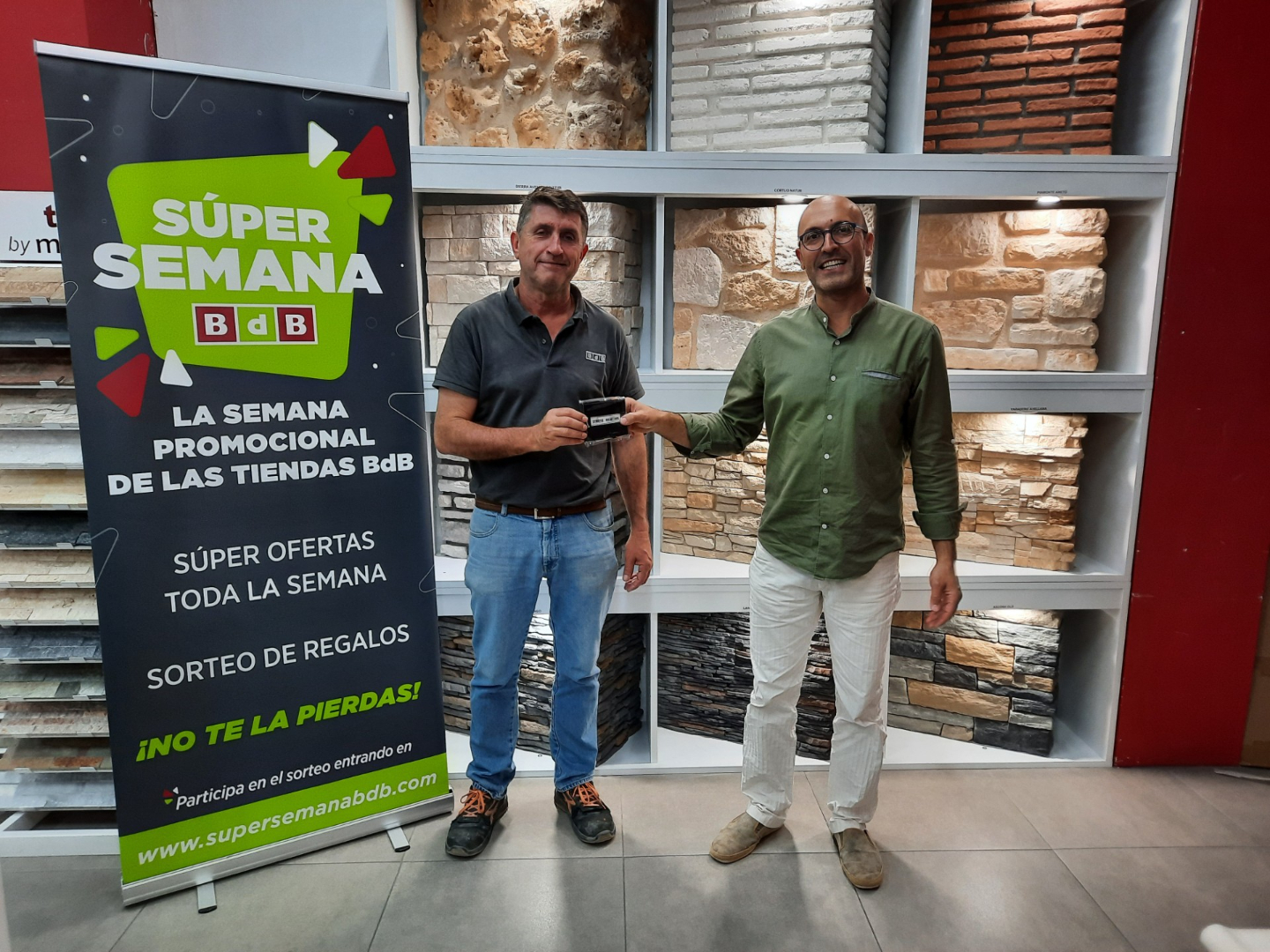 Nuestro cliente Pascual de la empresa Coreut, recoge su premio de la Súper Semana BdB